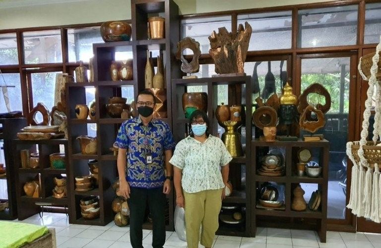 podiumnews.com-Ni Ketut Bakati Anggareni Jadikan Kerajinan Bali Mendunia